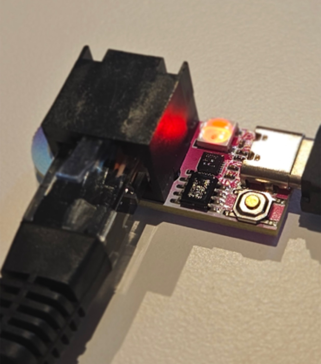 TinyDMX cycling test modes, status LED lit red